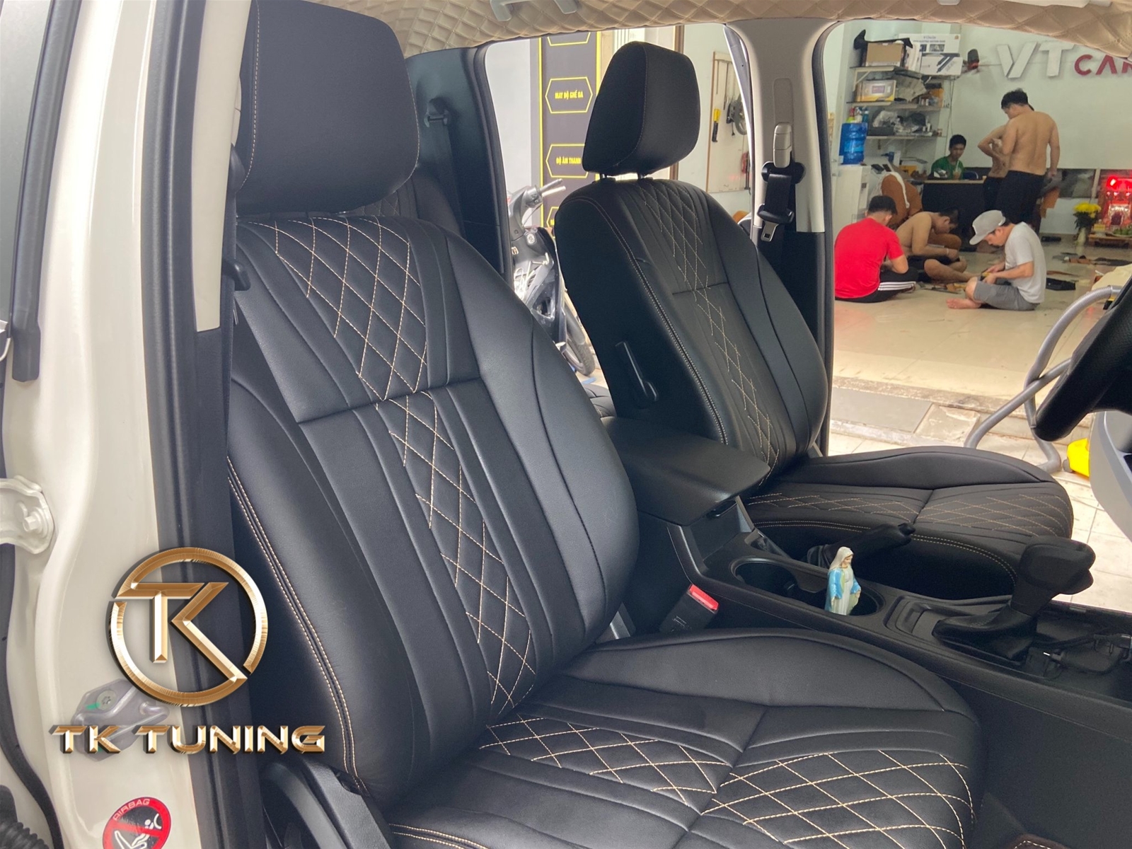 dán trần da cho xe ford ranger