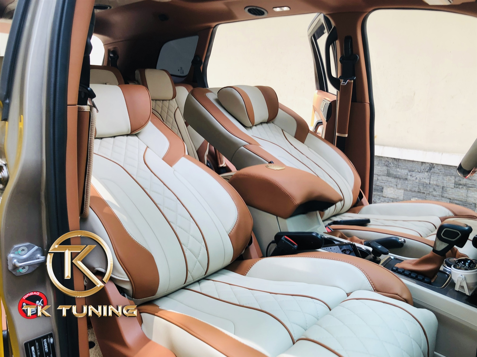 độ ghế limousine từ form ghế rin