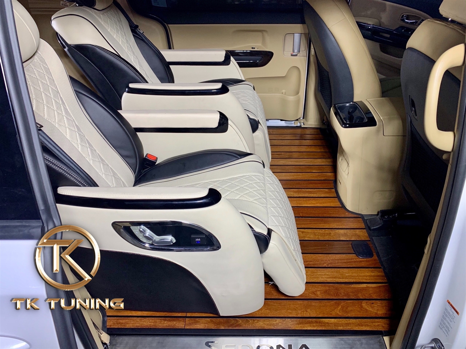 Độ Ghế Limousine Cho Xe Sedona Tại Tphcm