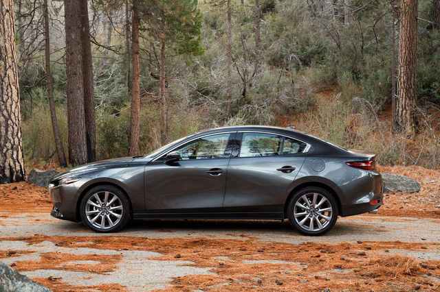 Đánh giá Mazda3 2019: Dễ hiểu vì sao người Việt mong THACO nhập về đến thế - Ảnh 1.