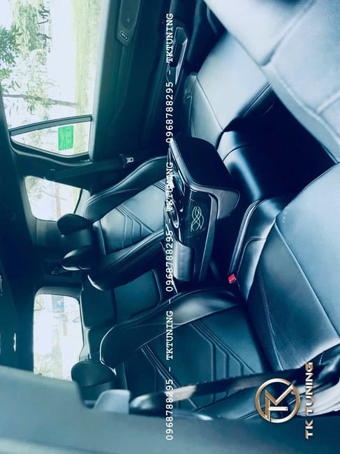 Top Mẫu Ghế Limousine Mới Nhất Cho Ford Everest Tại TKTuning